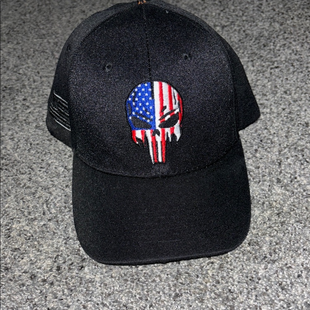 ✨Black Cap with American Flag Skull Design✨